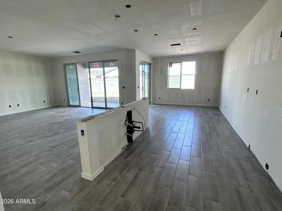 Real Estate Picture 18