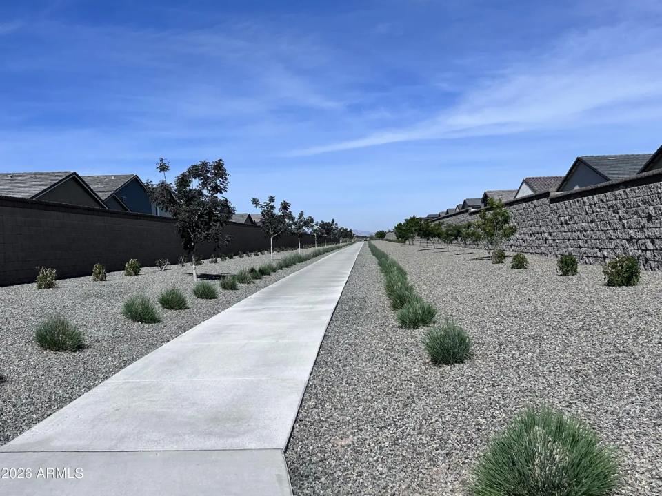 Real Estate Picture 24