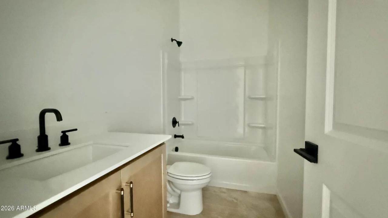 Real Estate Picture 4