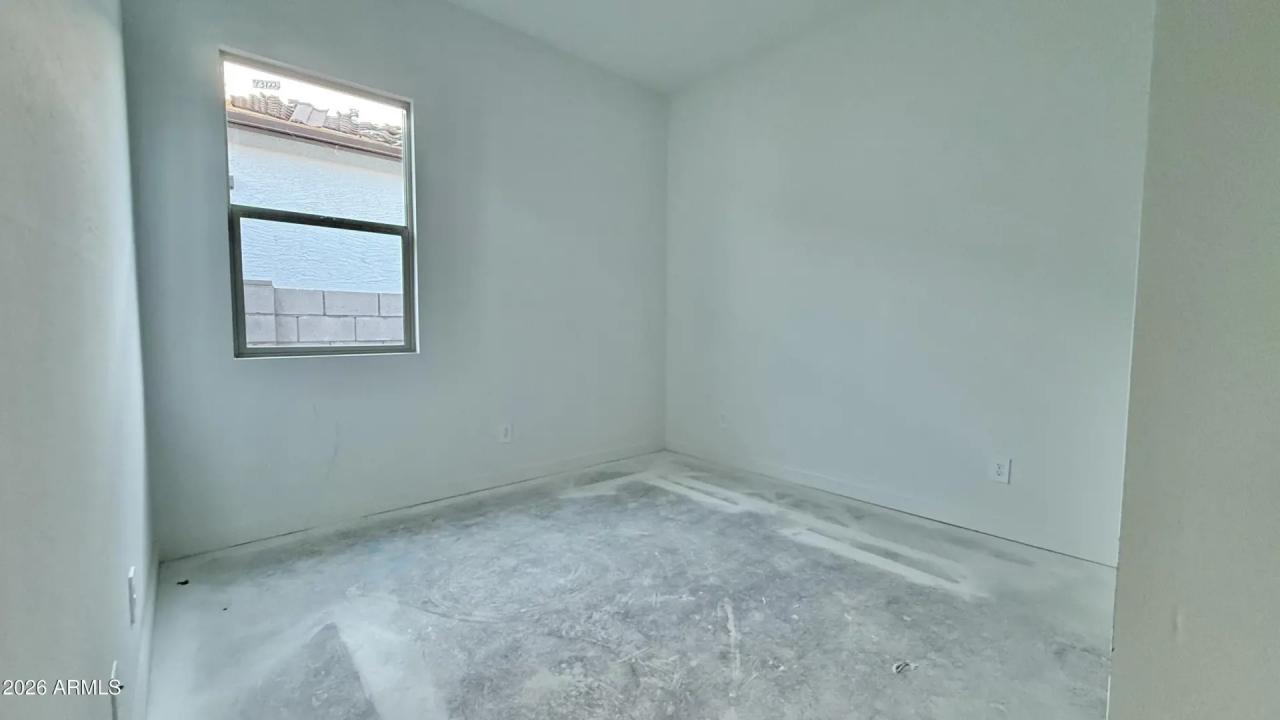 Real Estate Picture 5