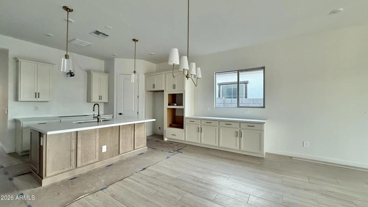 Real Estate Picture 7