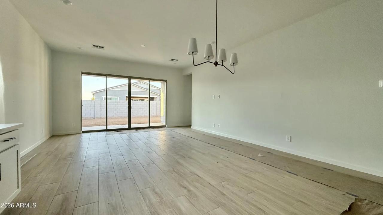 Real Estate Picture 8