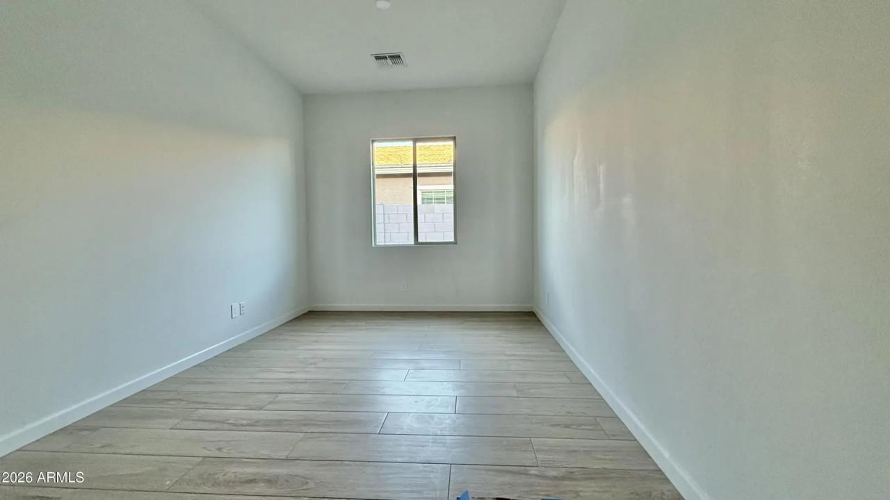 Real Estate Picture 11