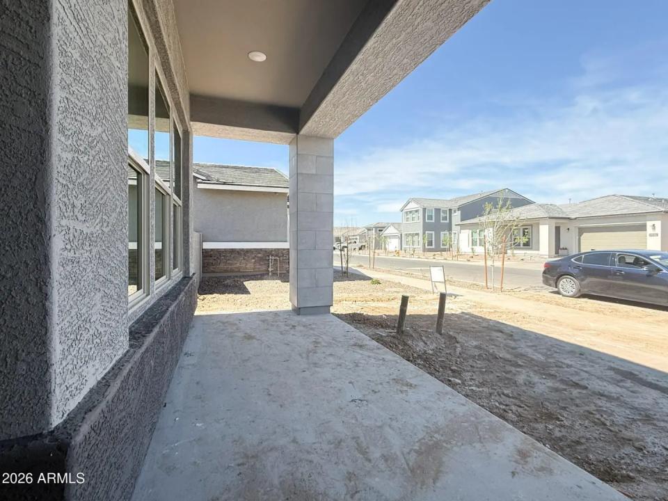 Real Estate Picture 4