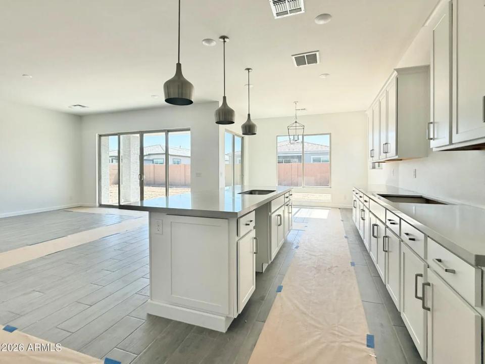 Real Estate Picture 8