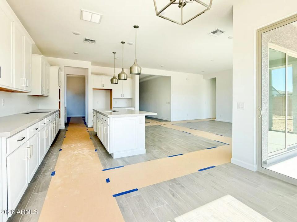 Real Estate Picture 11