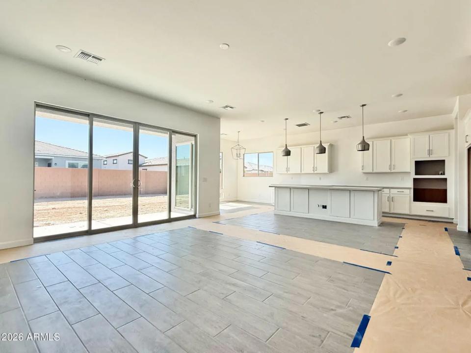 Real Estate Picture 14