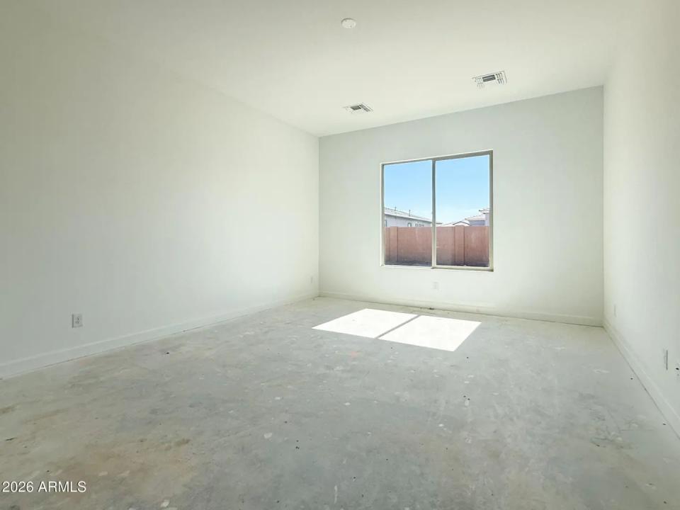 Real Estate Picture 15