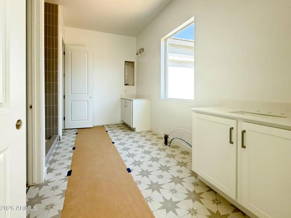 Real Estate Picture 16