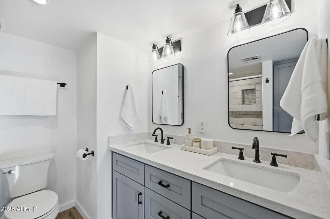 Real Estate Picture 12