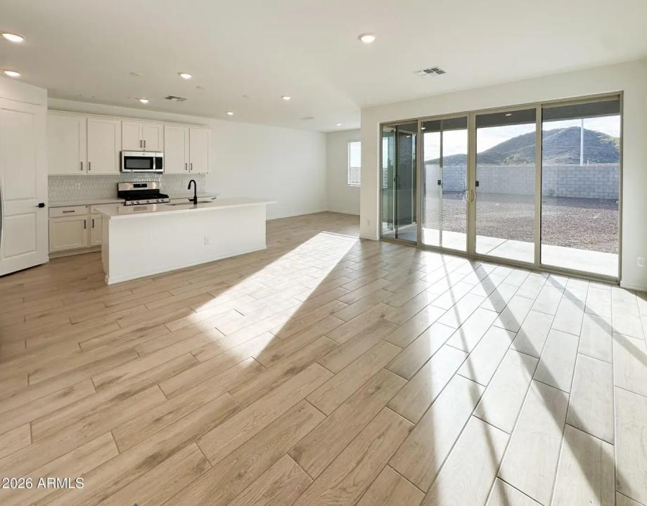 Real Estate Picture 5