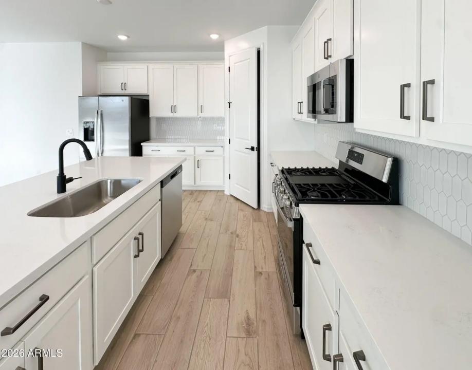 Real Estate Picture 7