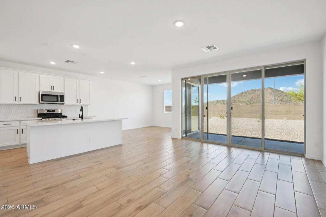 Real Estate Picture 6