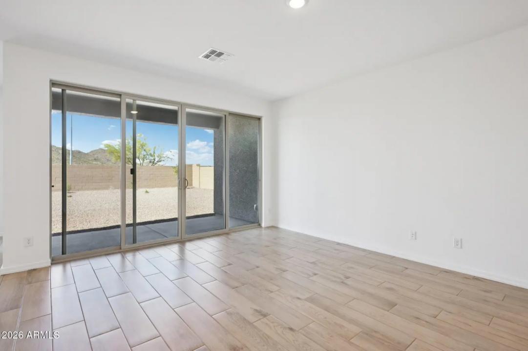 Real Estate Picture 7