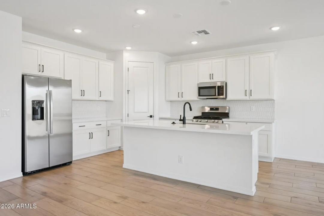 Real Estate Picture 8