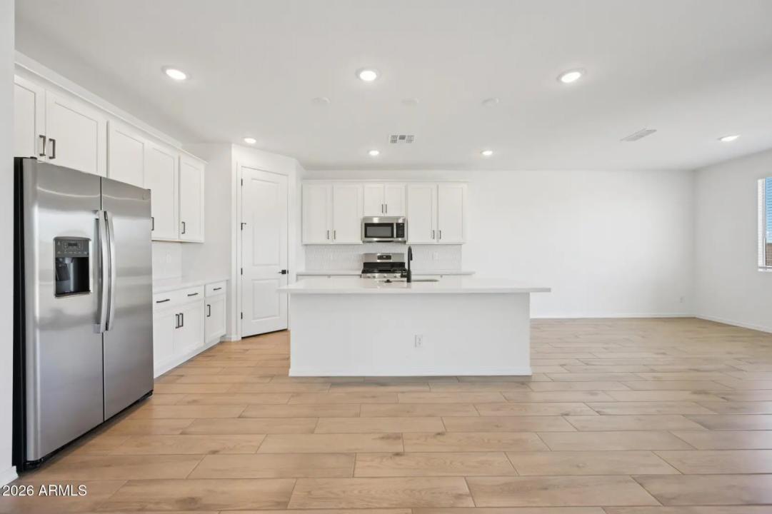 Real Estate Picture 9