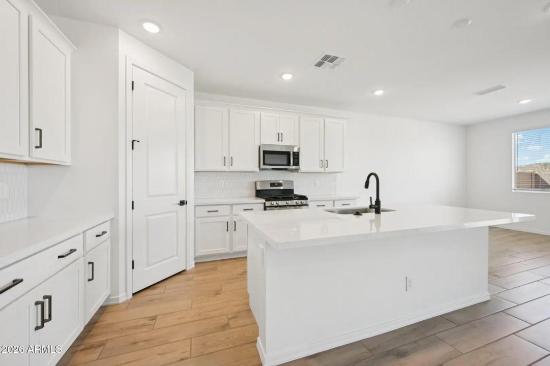 Real Estate Picture 10