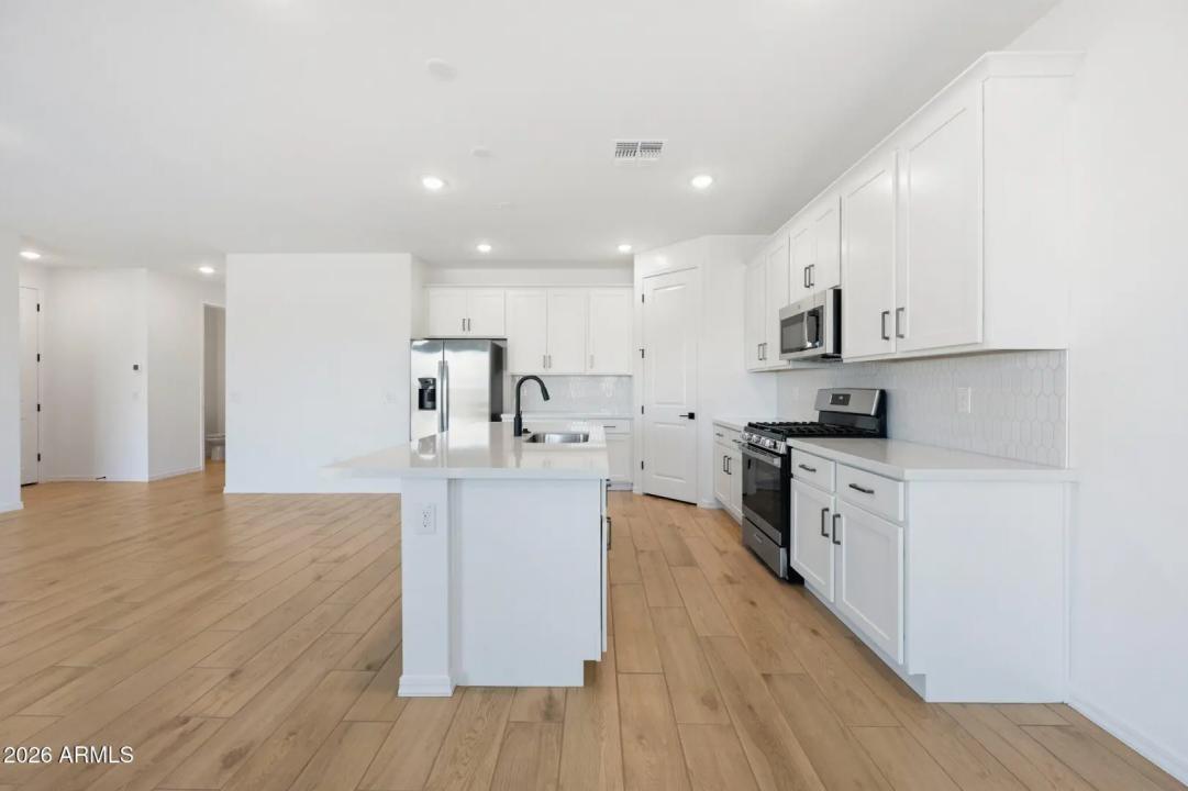 Real Estate Picture 11