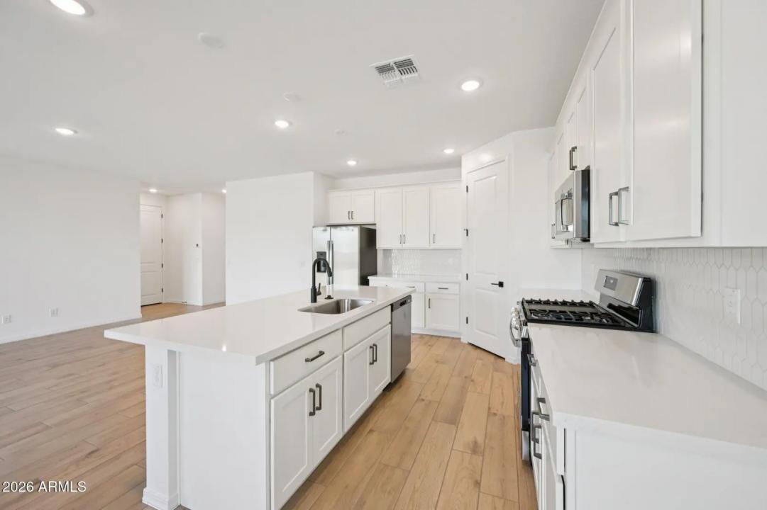 Real Estate Picture 12