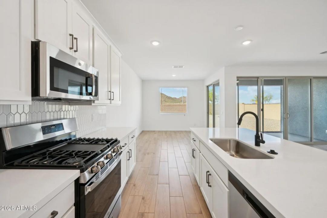 Real Estate Picture 14