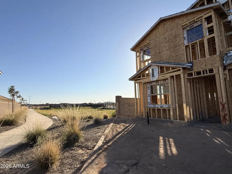 Real Estate Picture 3