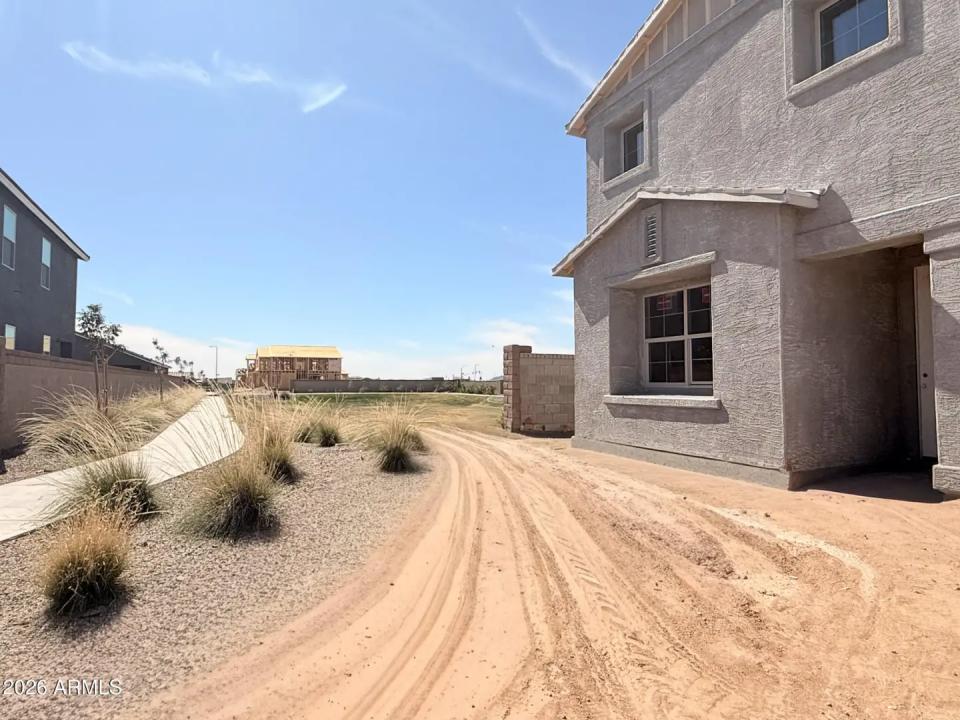 Real Estate Picture 3