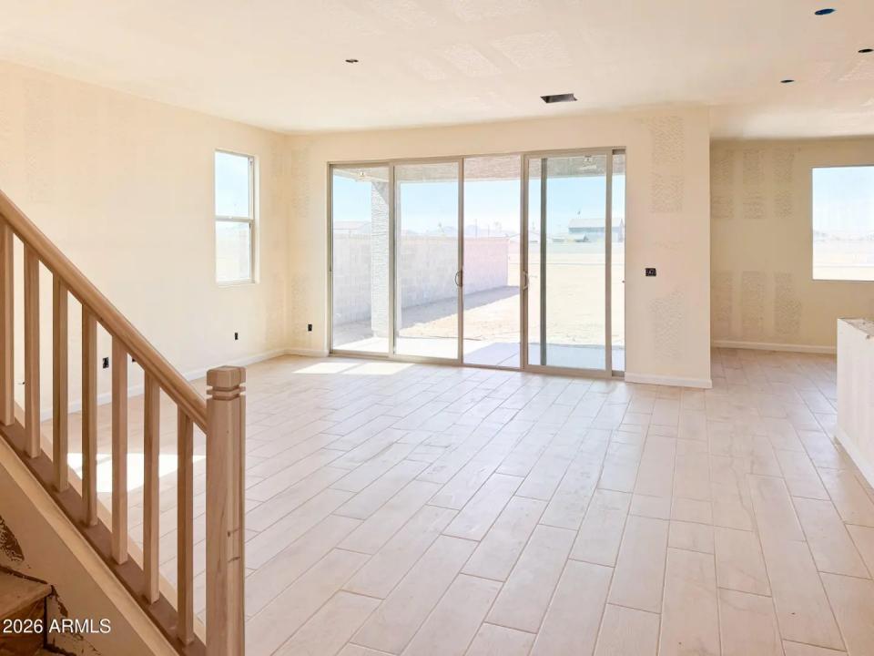 Real Estate Picture 4