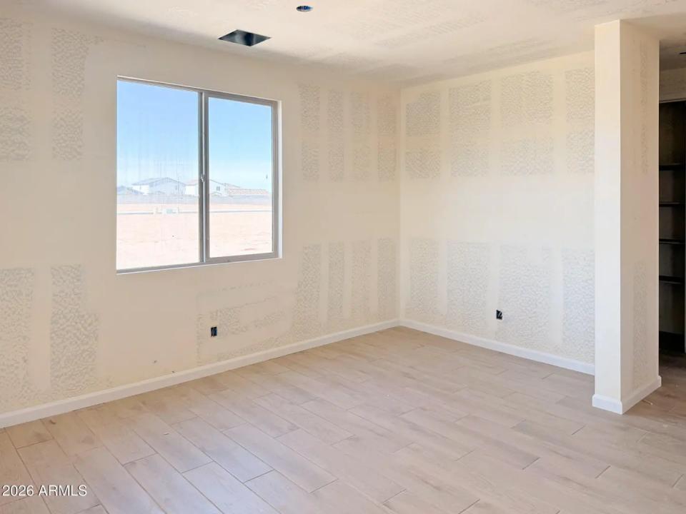 Real Estate Picture 5