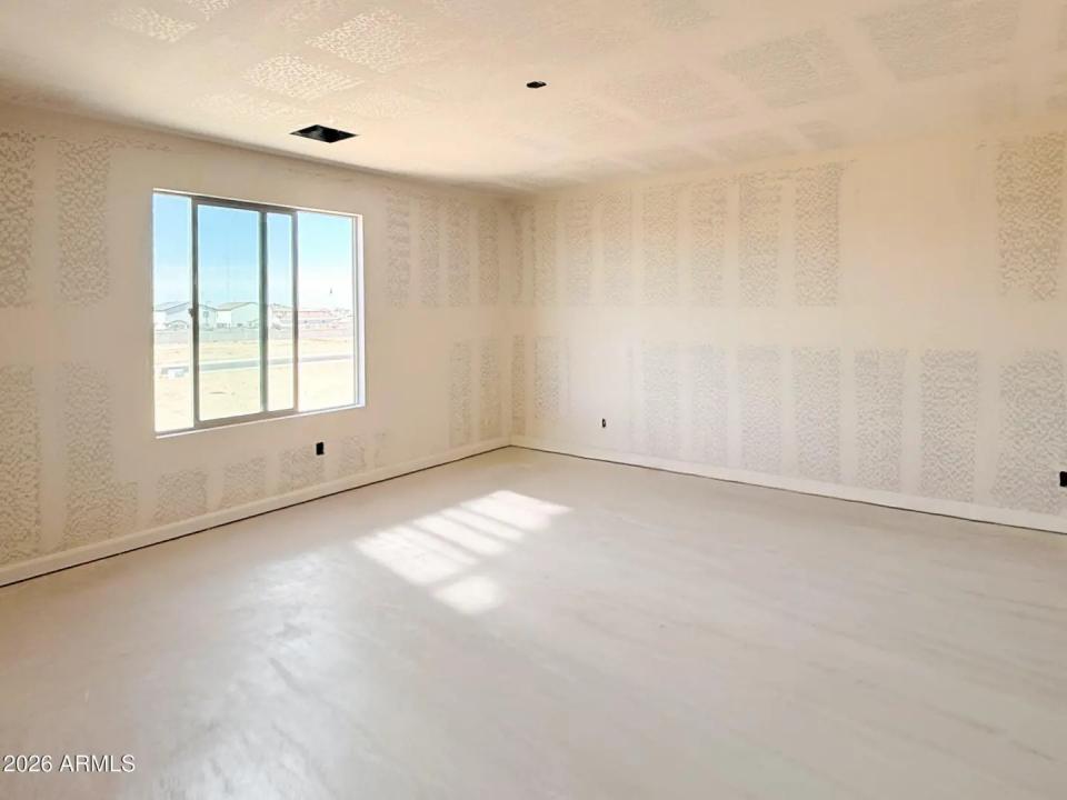 Real Estate Picture 8