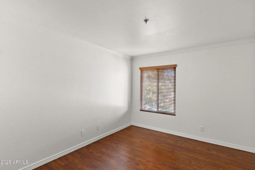 Real Estate Picture 12