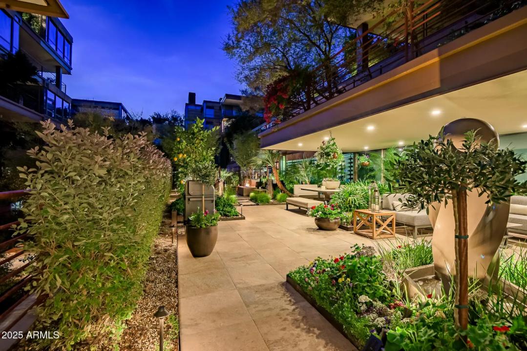 Real Estate Picture 14