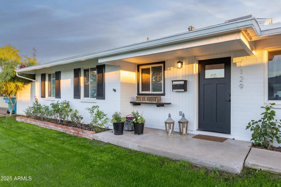 Real Estate Picture 3