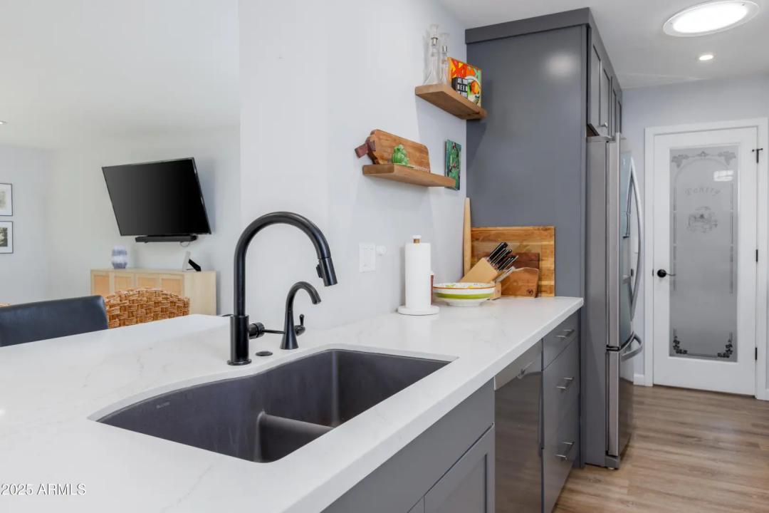 Real Estate Picture 7