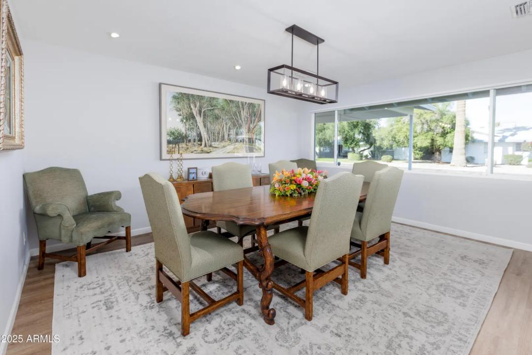 Real Estate Picture 14