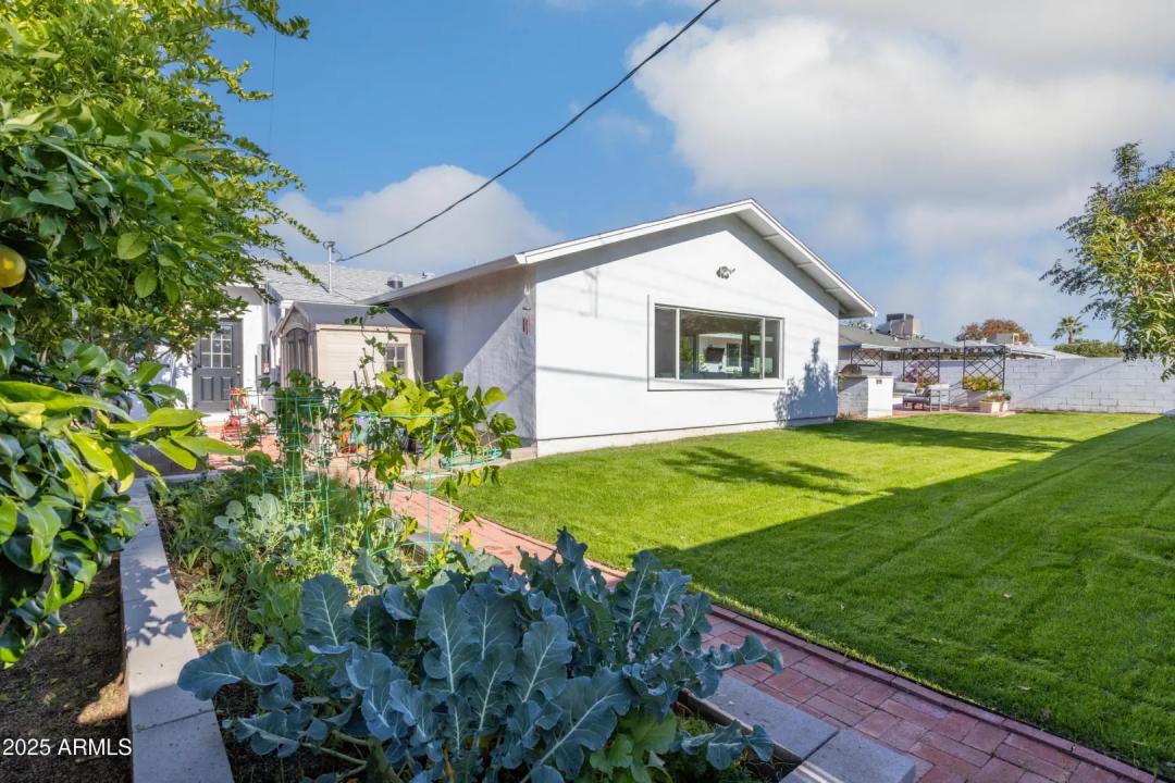 Real Estate Picture 30