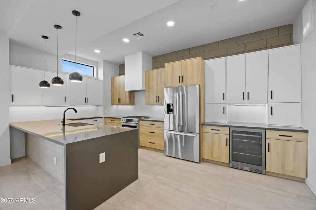 Real Estate Picture 8