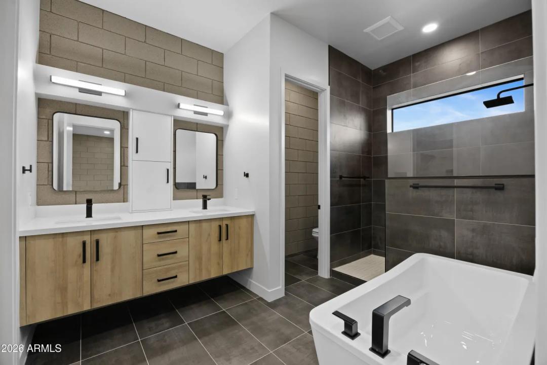 Real Estate Picture 17