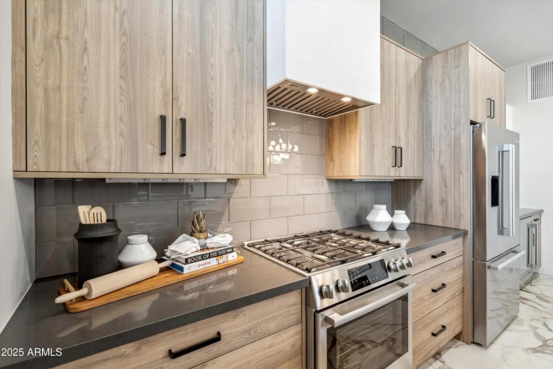 Real Estate Picture 9