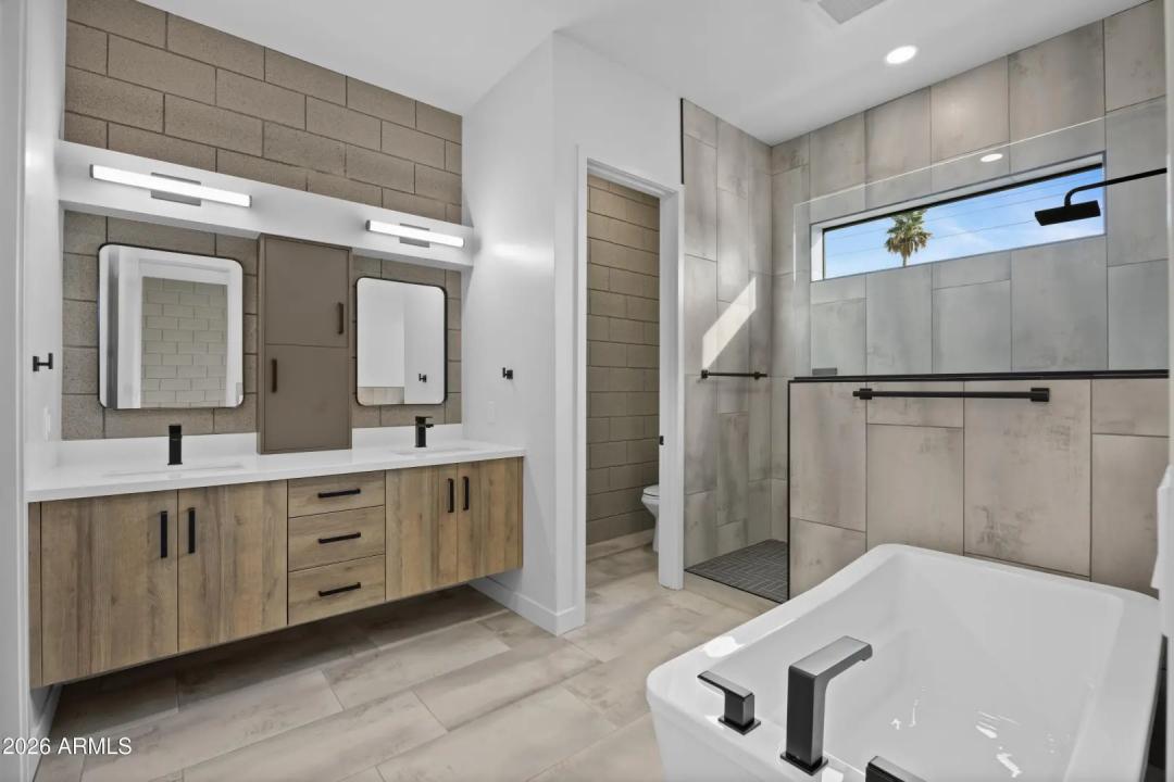 Real Estate Picture 14