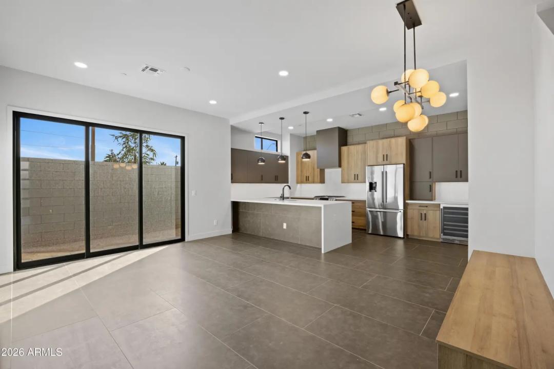 Real Estate Picture 3