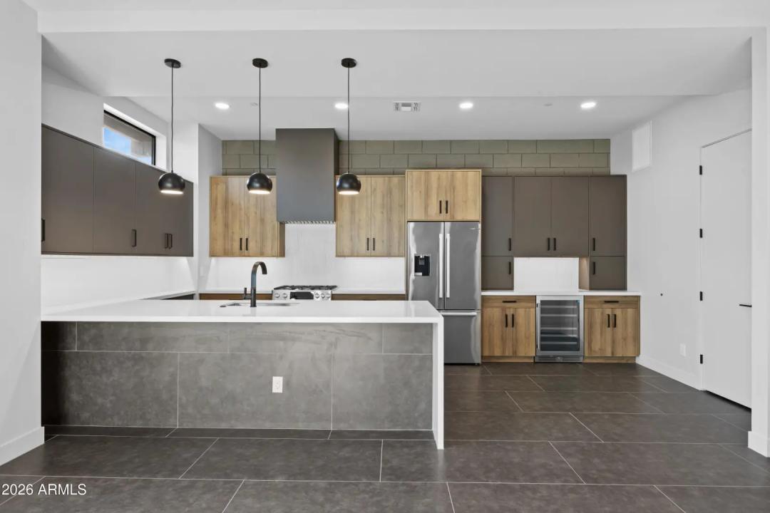 Real Estate Picture 4