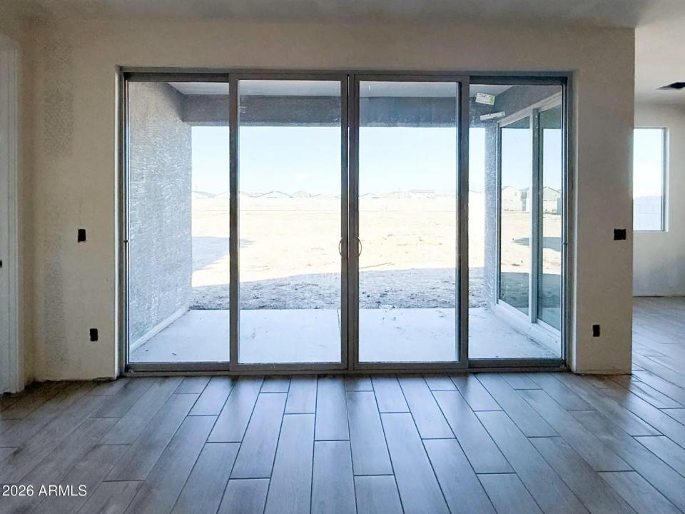 Real Estate Picture 4