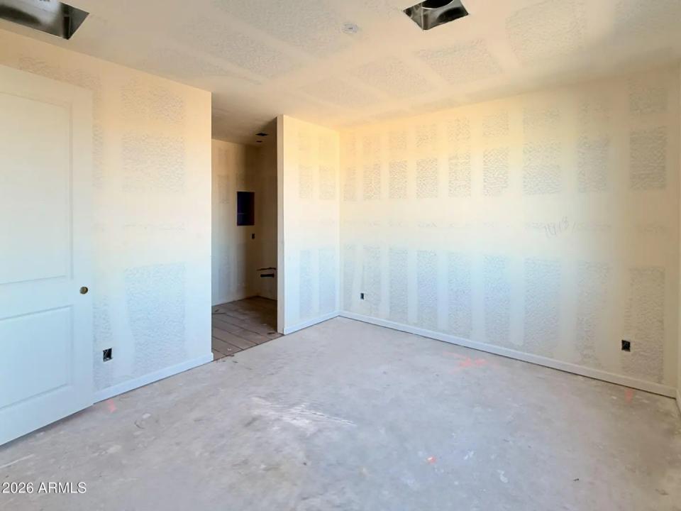 Real Estate Picture 5