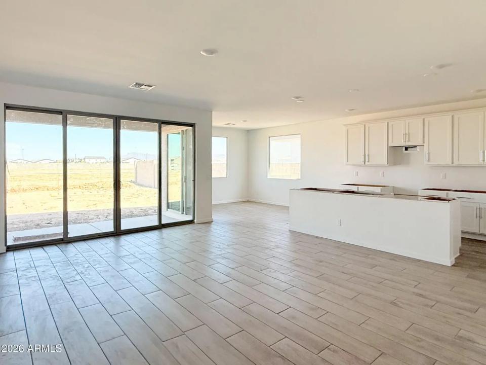 Real Estate Picture 3