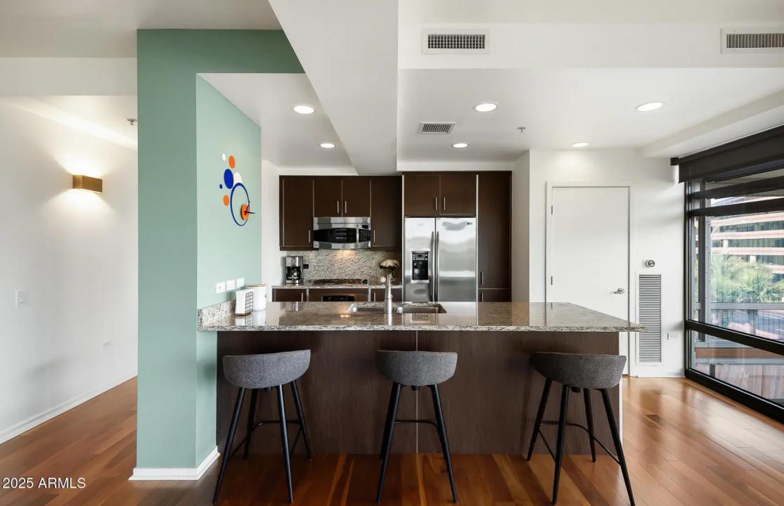 Real Estate Picture 4