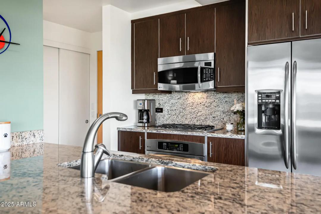 Real Estate Picture 5