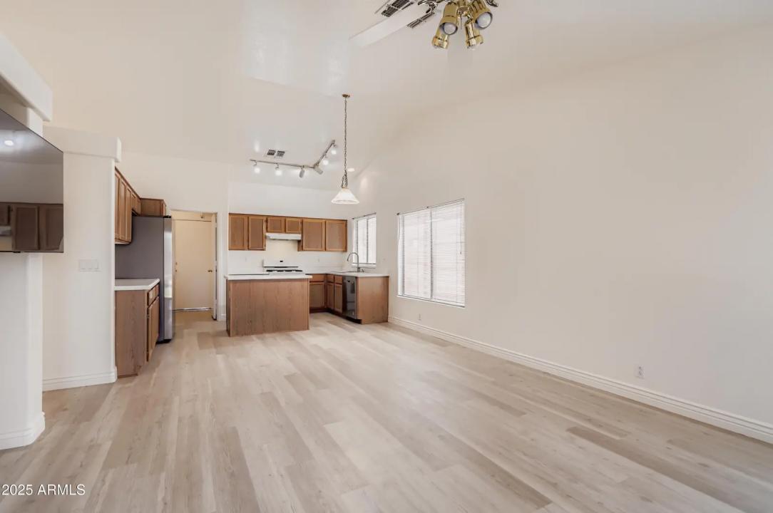 Real Estate Picture 8