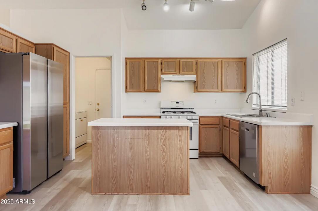 Real Estate Picture 11