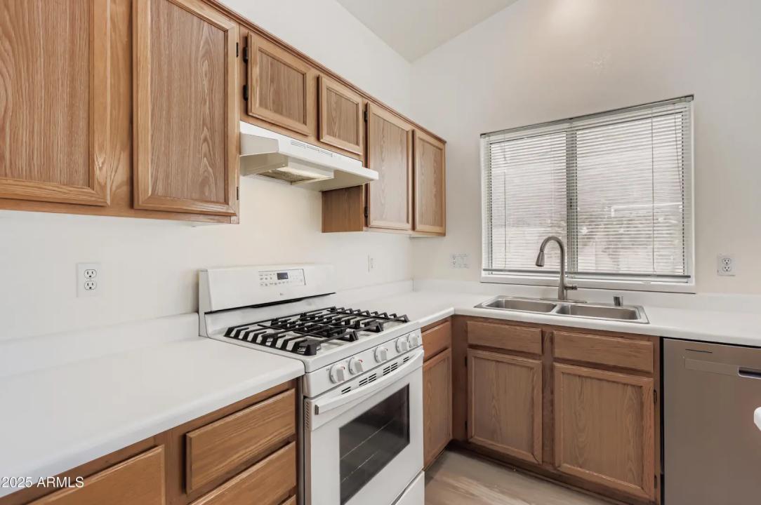 Real Estate Picture 12