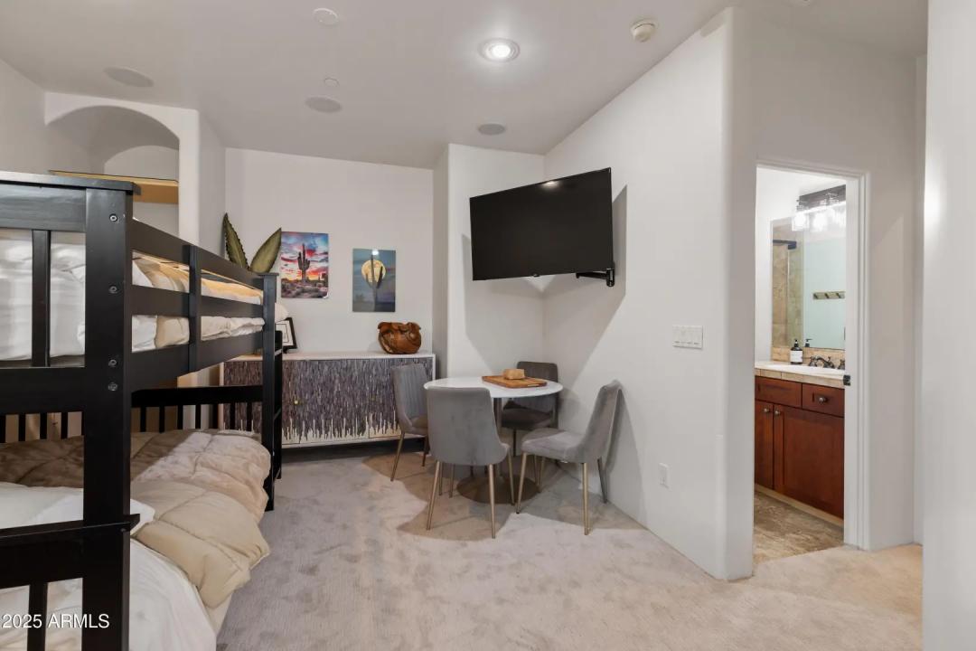 Real Estate Picture 18